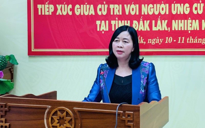 Đồng chí Bùi Thị Minh Hoài, Bí thư Trung ương Đảng, Trưởng Ban Dân vận Trung ương trình bày chương trình hành động của đại biểu Quốc hội.