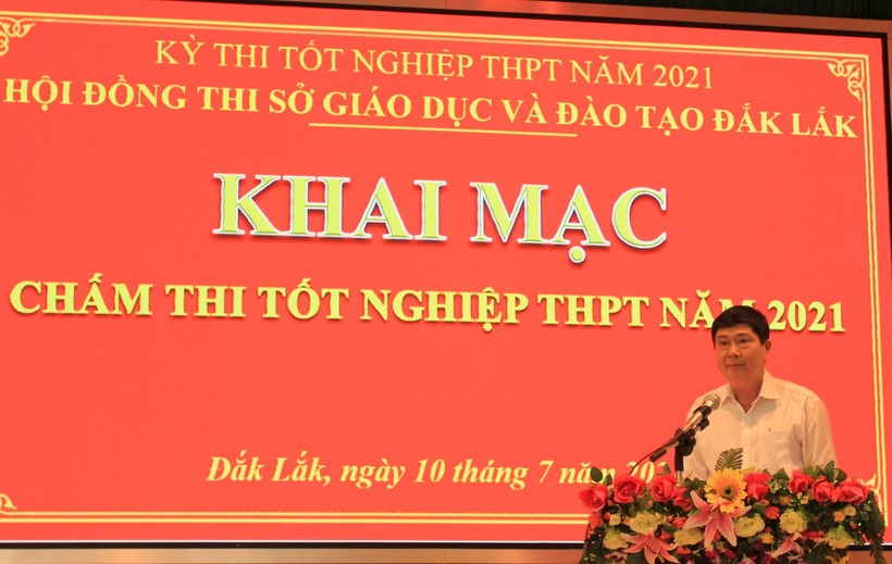 Giám đốc Sở GD-ĐT Phạm Đăng Khoa phát biểu.