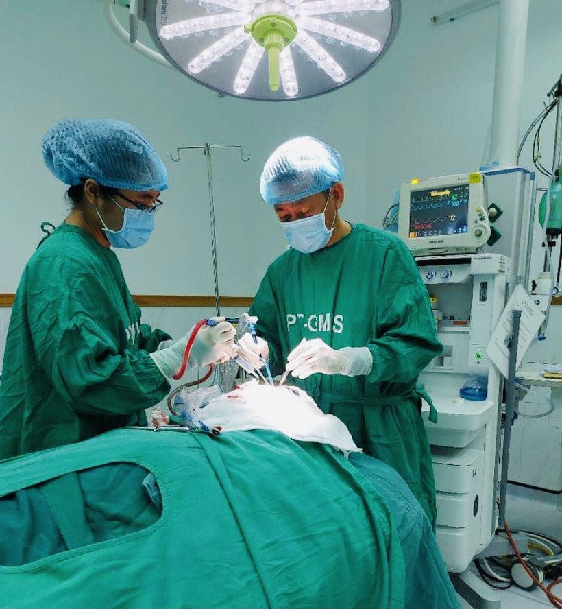 Bệnh nhân T.V.N (20 tuổi, ngụ xã Ea Bông, huyện Krông Ana, Đắk Lắk) đang điều trị tại Bệnh viện đa khoa vùng Tây Nguyên.
