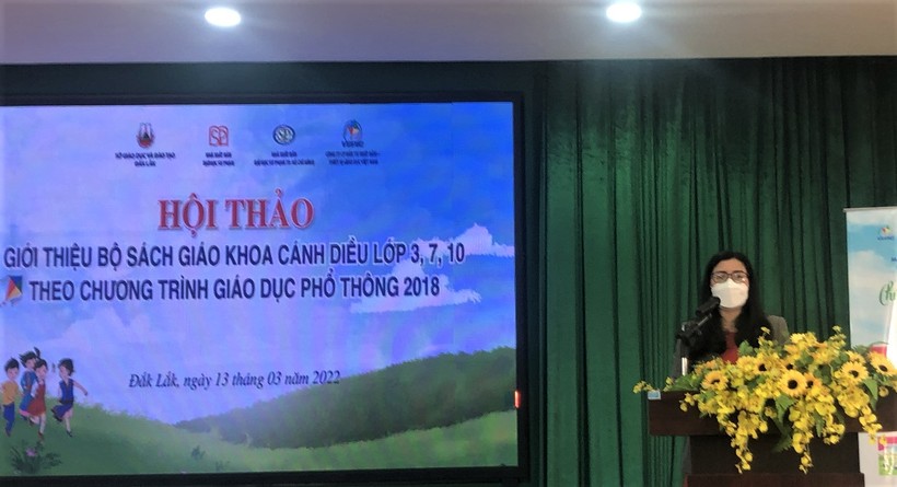 TS Lê Thị Thảo, Trưởng phòng GDTrH-GDTX, Sở GD&ĐT phát biểu tại buổi giới thiệu bản mẫu SGK.