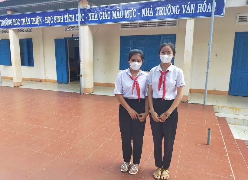Hai nữ sinh Trịnh Phương Nhi và Trần Hồ Tuấn Tú - lớp 9A3.