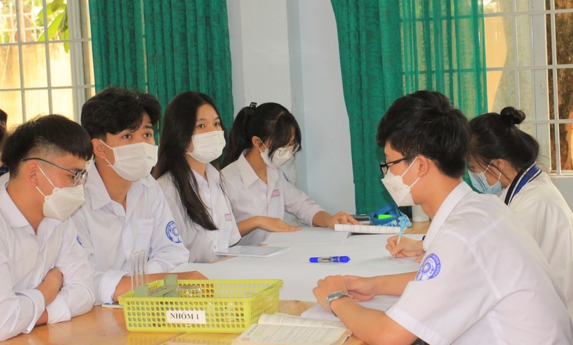 Học sinh trường THPT Hùng Vương (Đắk Lắk) trong giờ học thực hành.