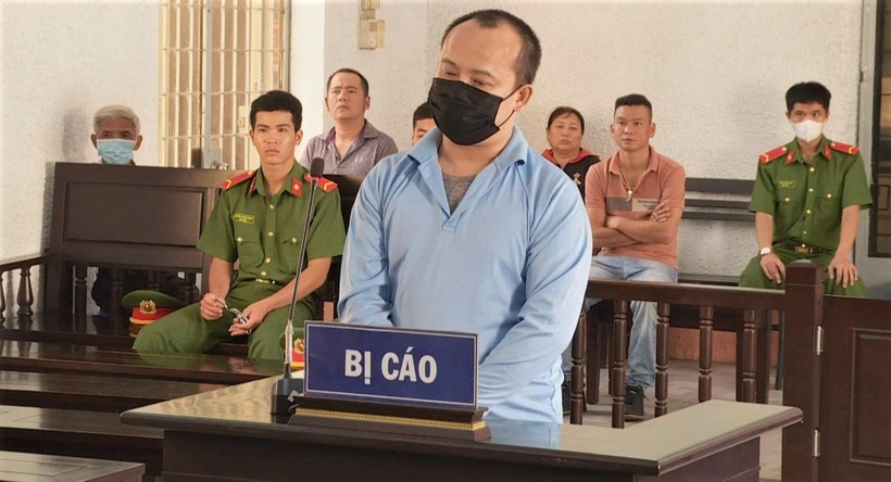 Bị cáo Bùi Lê Duy Linh tại phiên toà (ảnh: SĐ).