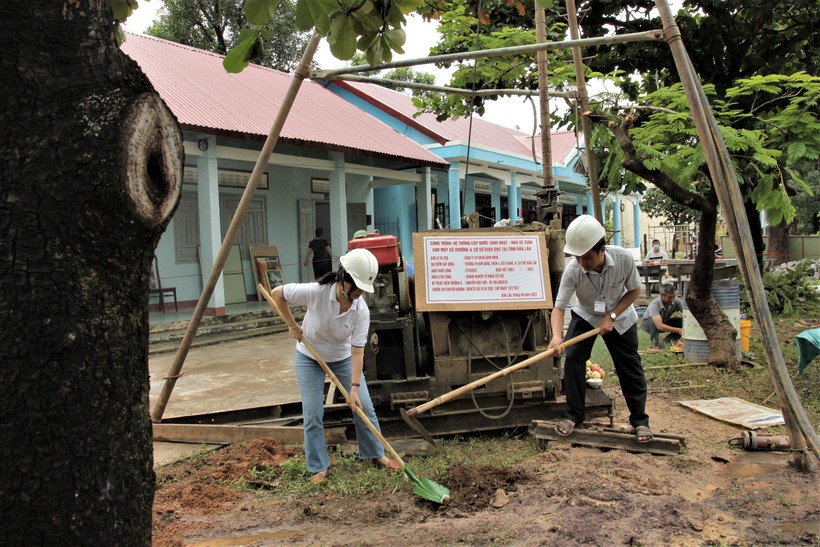 Hơn 2 tỷ đồng hỗ trợ các trường vùng khó của Đắk Lắk khoan giếng nước sạch.