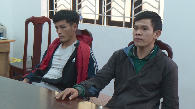 2 tên cướp Phúc và Thuận tại cơ quan công an (ảnh: SĐ).