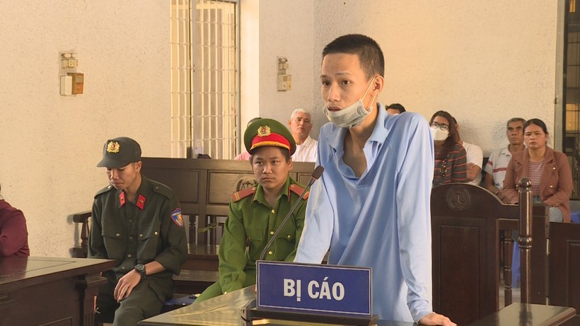 Bị cáo Đỗ Quang Mạnh tại phiên toà (ảnh: SĐ).
