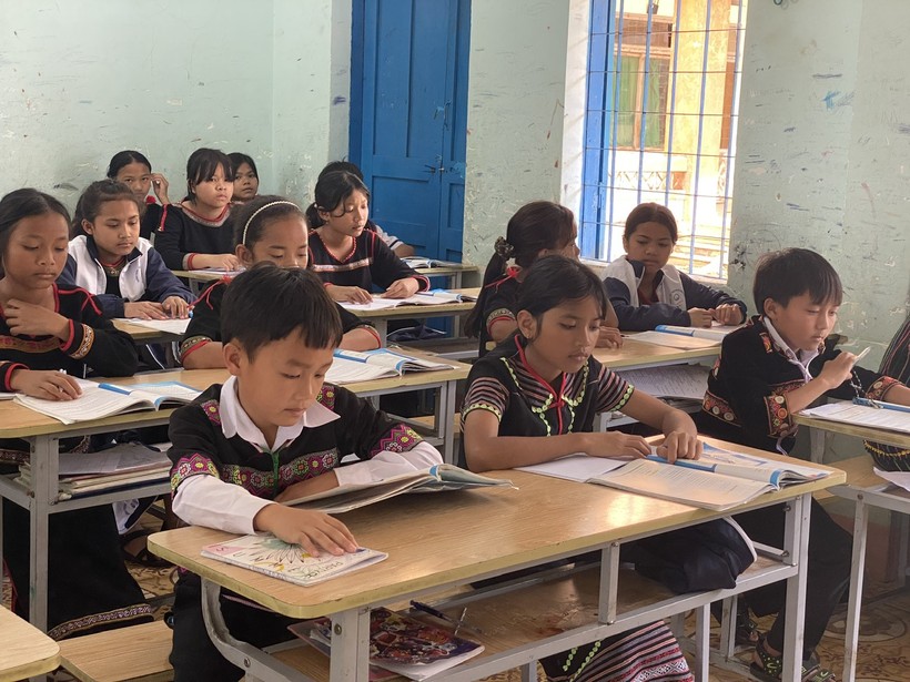Học sinh THCS huyện vùng sâu Krông Bông trong 1 tiết học cuối năm 2022-2023 (ảnh: Thành Tâm).