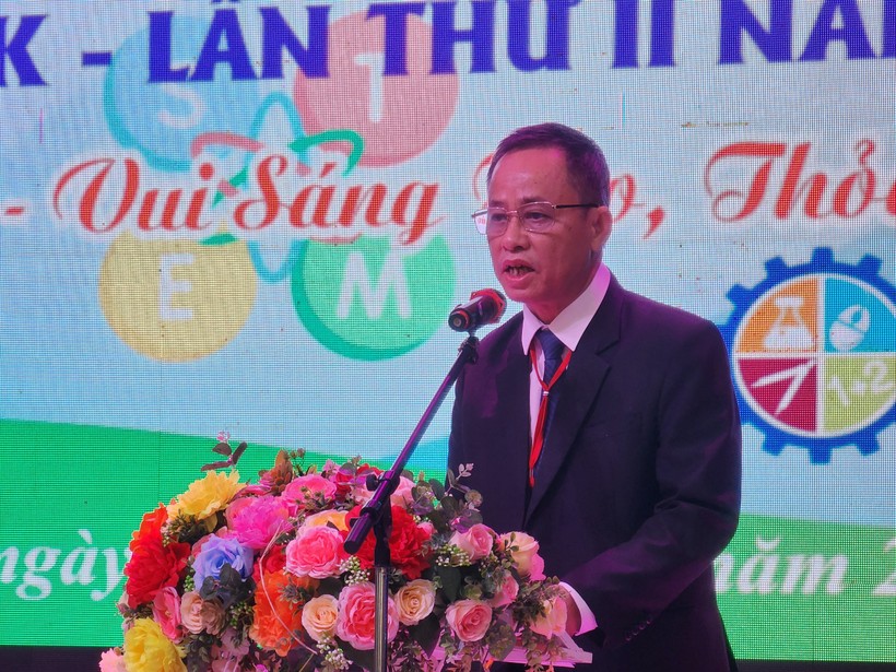 TS. Đỗ Tường Hiệp, Phó Giám đốc Sở GD&ĐT Đắk Lắk phát biểu tại Ngày hội STEM cấp tỉnh. (Ảnh: TT)