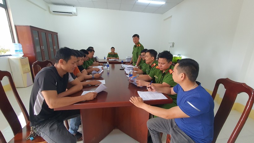 Lực lượng Công an huyện Cư Kuin quyết tâm truy bắt Thiện về quy án. (Ảnh: C.A)