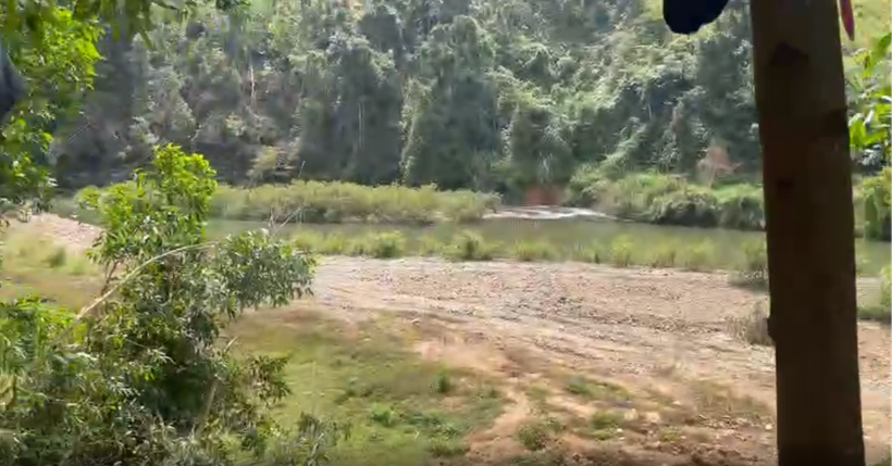 Bãi vàng trong rừng sâu giáp ranh Đắk Lắk - Phú Yên. (Ảnh cắt từ clip) 