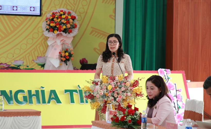 TS Lê Thị Thảo, Trưởng phòng GDTrH-GDTX, Sở GD&ĐT tham luận tại Hội nghị. (Ảnh: TT)