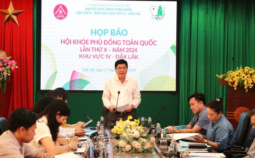 Ông Phạm Đăng Khoa, Giám đốc Sở GD&ĐT thông tin về HKPĐ toàn quốc khu vực IV. (Ảnh: TT)