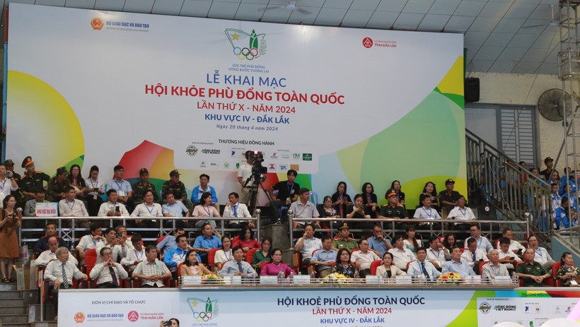 Các đại biểu dự khai mạc HKPĐ toàn quốc khu vực IV. (Ảnh: TT)