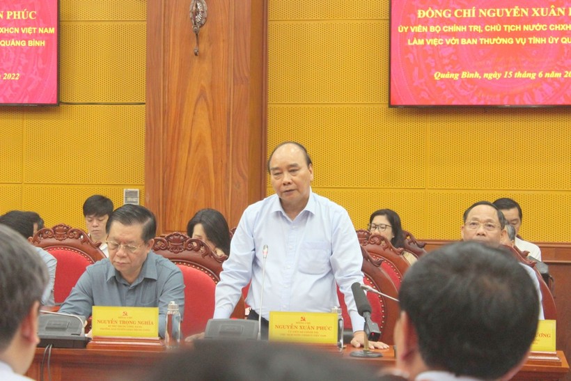 Chủ tịch nước Nguyễn Xuân Phúc làm việc với lãnh đạo chủ chốt tỉnh Quảng Bình.
