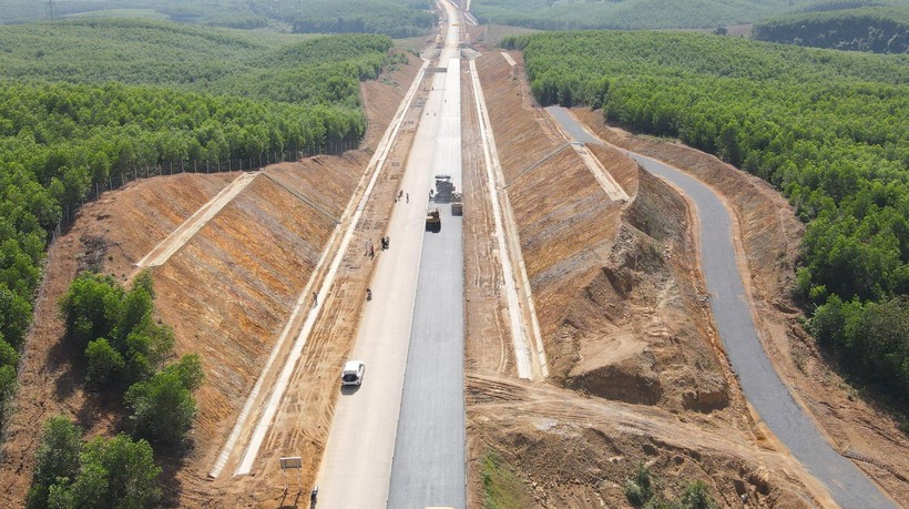 Cao tốc Cam Lộ - La Sơn là công trình có ý nghĩa đặc biệt quan trọng trong chiến lược phát triển cao tốc Bắc - Nam.