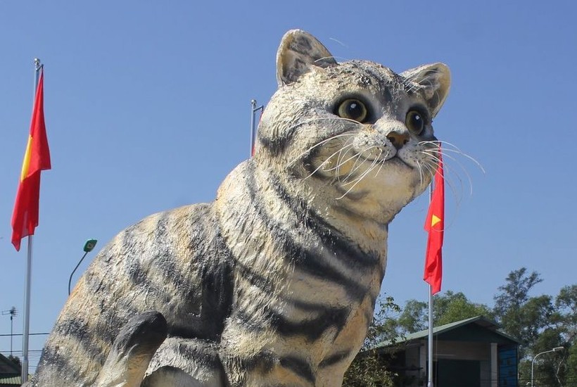 Linh vật năm Qúy Mão tại Quảng Trị được khen giống mèo thật.