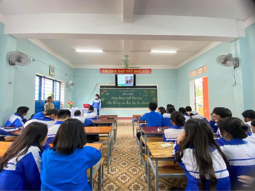 Học sinh Trường THPT Lao Bảo (huyện Hướng Hóa, tỉnh Quảng Trị) tham gia tiết học ngoại khóa.