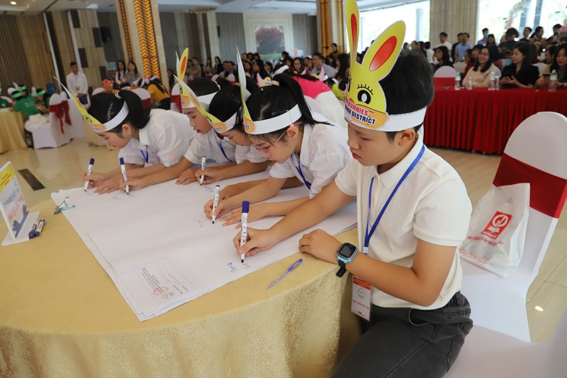 Học sinh tiểu học tại Quảng Bình thi tài tiếng Anh.