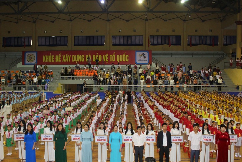 Hội thi “Múa hát sân trường” dành cho HS Tiểu học TP Sầm Sơn năm 2023 với hơn 1.500 HS tham gia tranh tài.