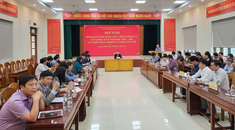 Sở GD&ĐT Quảng Bình tổ chức hội nghị đánh giá tình hình thực hiện nhiệm vụ giữa học kỳ II năm học 2022-2023.