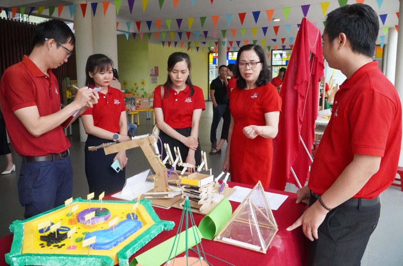 Trường iSchool Quảng Trị vừa tổ chức thành công ngày hội STEM, năm học 2022-2023.