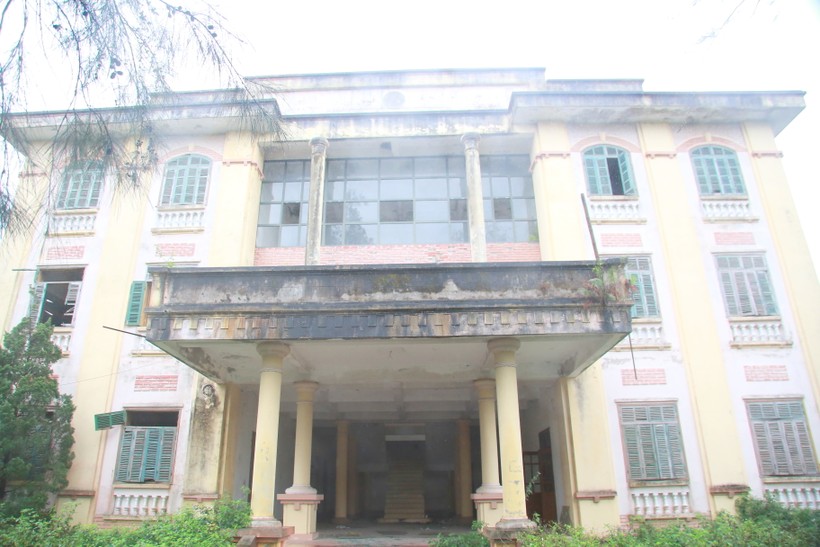 Trụ sở cũ của TAND TP Đông Hà bỏ hoang nhiều năm.
