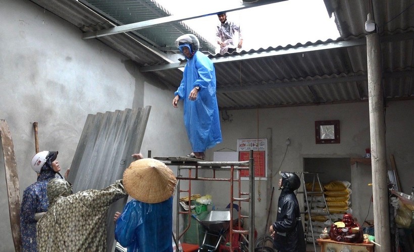 Nhiều nhà dân ở huyện Triệu Phong bị tốc mái.