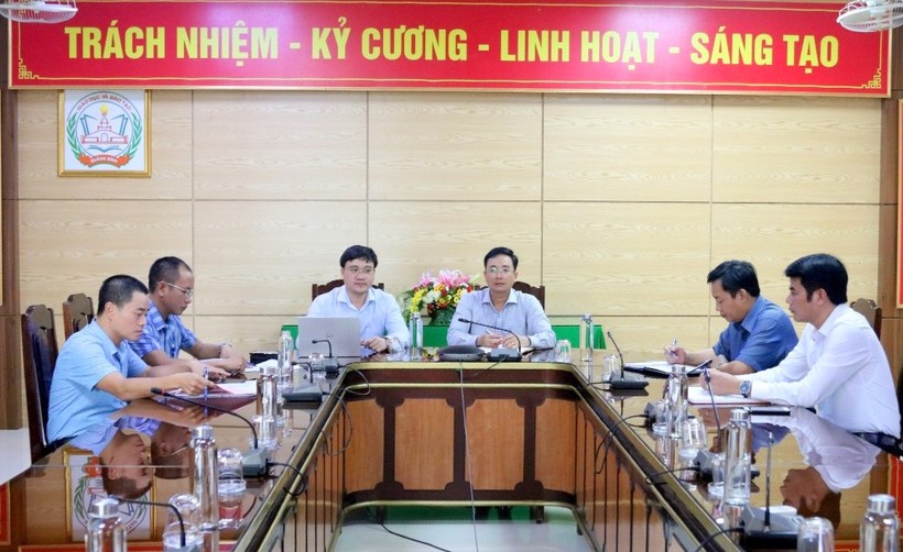 Đại diện Văn phòng Báo GD&TĐ khu vực miền Trung - Tây Nguyên và Sở GD&ĐT tỉnh Quảng Bình họp bàn công tác tổ chức.
