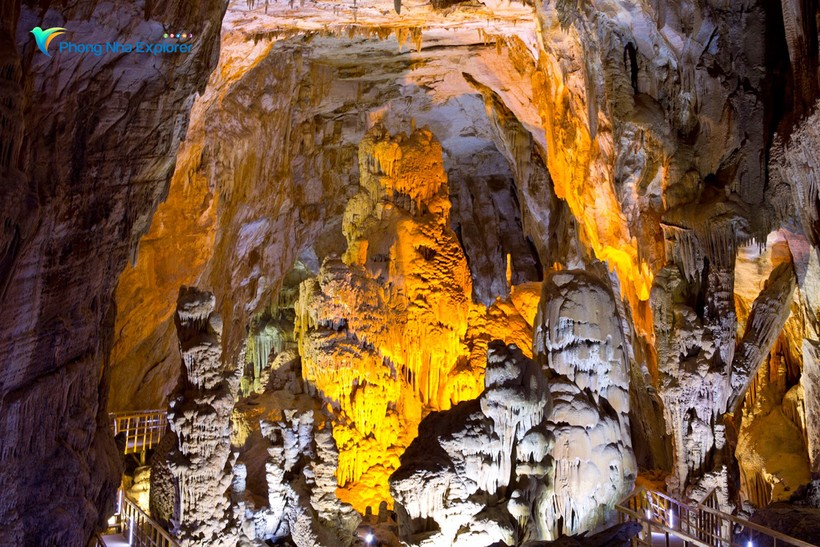 Động Tiên Sơn là một trong những điểm du lịch hấp dẫn của hệ thống hang động tại Quảng Bình.