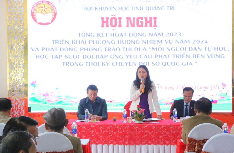Bà Dương Thị Hải Yến, Chủ tịch Hội Khuyến học tỉnh Quảng Trị khái quát những kết quả nổi bật trong công tác khuyến học năm 2023.