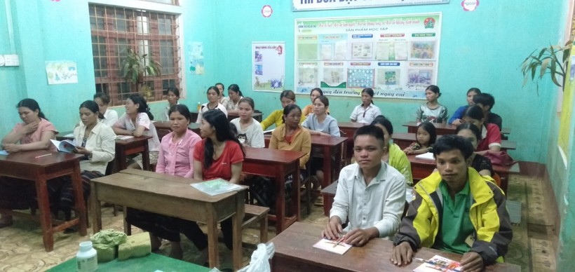 Lớp xóa mù chữ được triển khai tại các xã vùng biên giới, huyện Hướng Hóa.