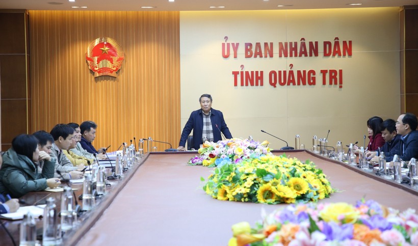 Ông Hà Sỹ Đồng, Phó Chủ tịch Thường trực UBND tỉnh Quảng Trị chỉ đạo các Sở, ngành liên quan rà soát quy định, đề xuất hướng xử lý.