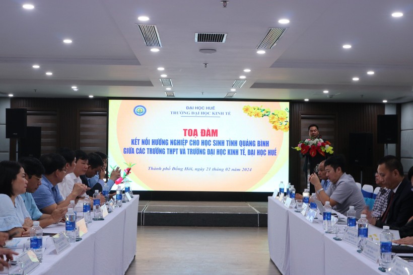 Chương trình tọa đàm định hướng nghề nghiệp cho học sinh THPT Quảng Bình.