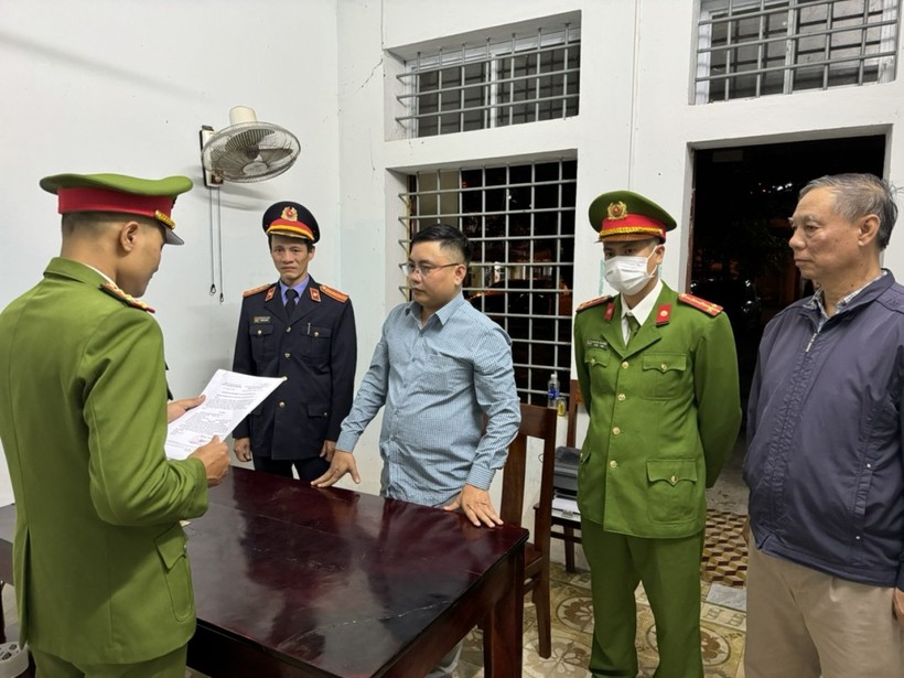 Cơ quan CSĐT thi hành lệnh giữ người khẩn cấp với Mai Xuân Hữu.