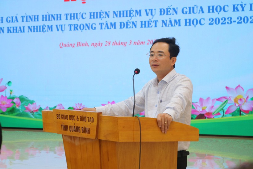 Ông Đặng Ngọc Tuấn, Giám đốc Sở GD&amp;ĐT Quảng Bình chủ trì hội nghị.