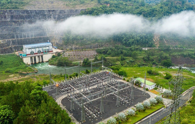 Nhà máy Thủy điện Đồng Nai 3 và Trạm phân phối 220 kV.