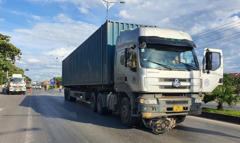 Một vụ tai nạn liên quan xe tải trên Quốc lộ 1 đoạn qua TP Đông Hà.
