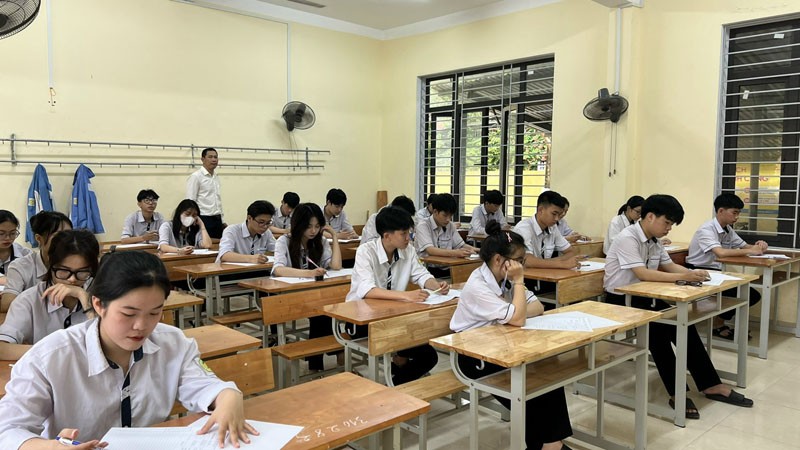 Học sinh lớp 12 ở Quảng Bình tham gia kỳ thi thử tốt nghiệp THPT. Ảnh: N.V