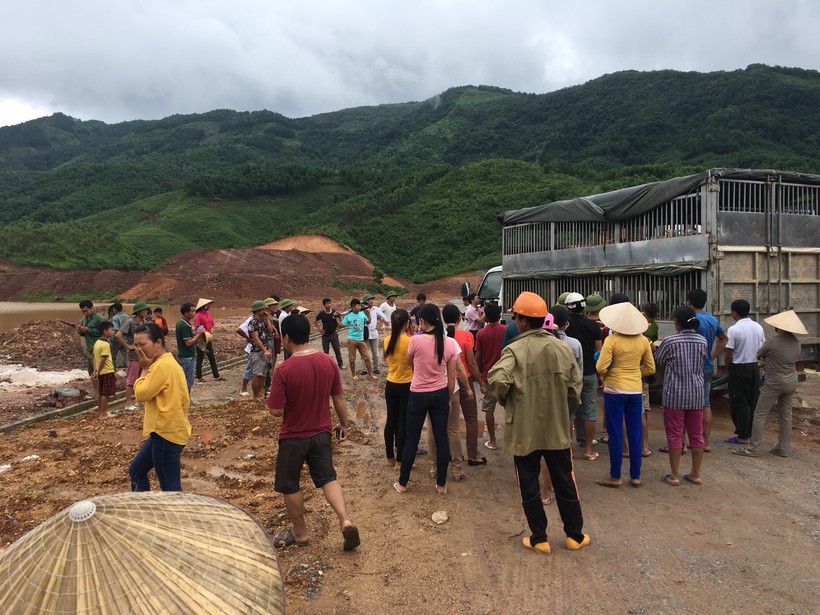 Người dân xã Long Sơn tập trung phản đối công ty gây ô nhiễm môi trường