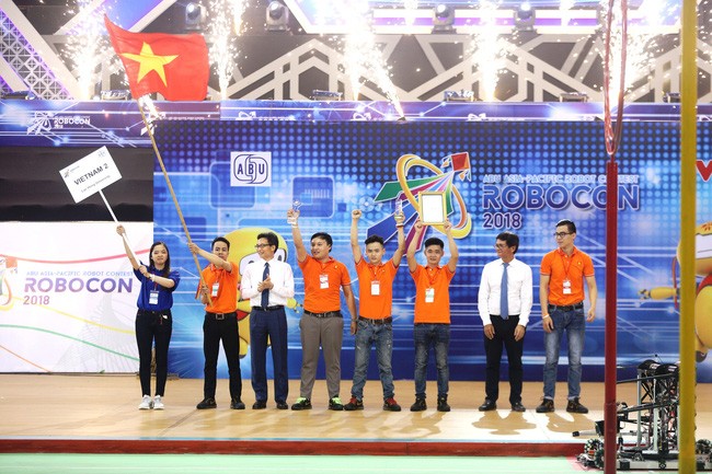 Thắng nghẹt thở Trung Quốc, Việt Nam 2 vô địch ABU Robocon 2018