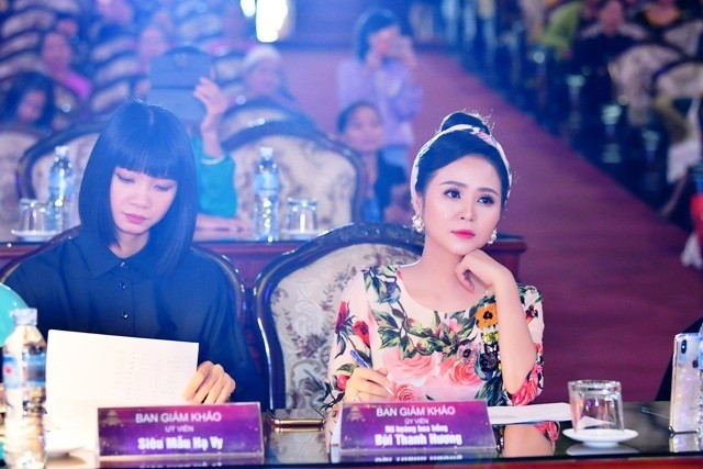 Siêu mẫu Hạ Vy và nữ hoàng Hoa hồng Bùi Thanh Hương tham gia Ban giám khảo Cuộc thi.