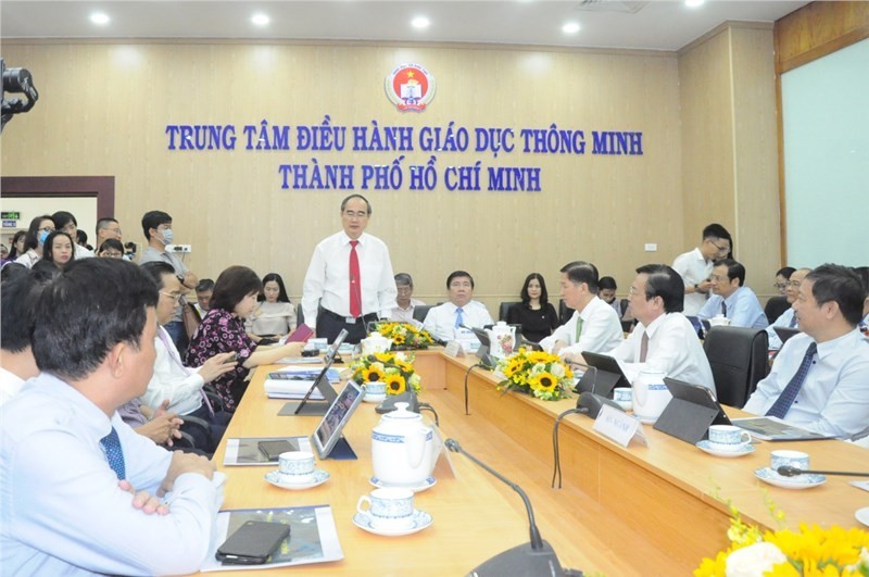 Nguyên Bí thư Thành ủy Nguyễn Thiện Nhân phát biểu tại Lễ ra mắt mô hình thí điểm Trung tâm điều hành Giáo dục thông minh.