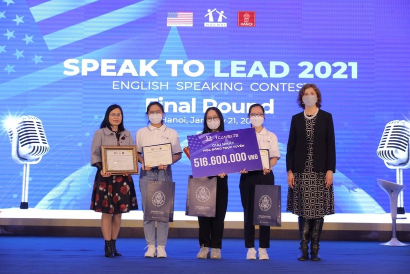 Trường Trung học Phổ thông Chuyên Lê Quý Đôn Quảng Trị giành giải quán quân của cuộc thi hùng biện Tiếng Anh Speak to Lead.