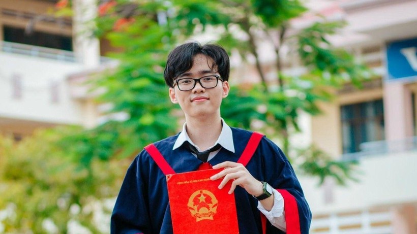 Nguyễn Phúc Lâm trong ngày vui tốt nghiệp THPT. 