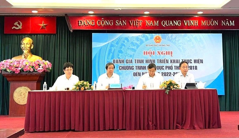 Bộ trưởng Nguyễn Kim Sơn chỉ đạo Hội nghị.