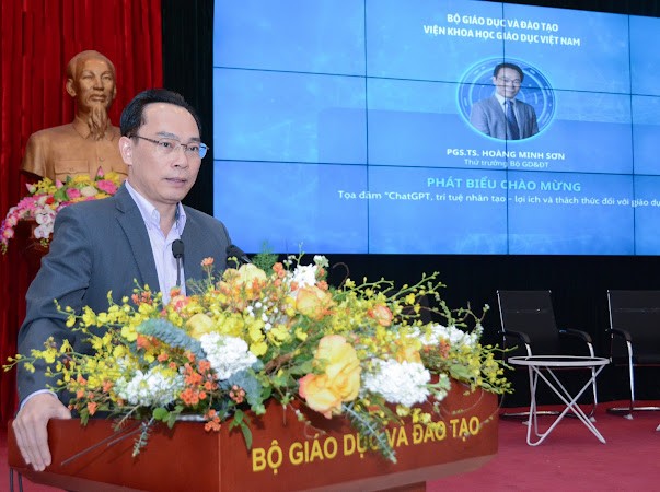 Thứ trưởng Bộ GD&ĐT Hoàng Minh Sơn phát biểu khai mạc Chương trình toạ đàm “ChatGPT, Trí tuệ nhân tạo - Lợi ích và thách thức đối với giáo dục”