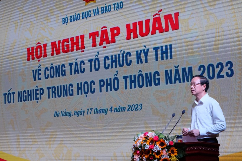 Thứ trưởng Bộ GD&ĐT Phạm Ngọc Thưởng - Trưởng Ban Chỉ đạo cấp quốc gia Kỳ thi tốt nghiệp THPT năm 2023 - phát biểu tại Hội nghị tập huấn.