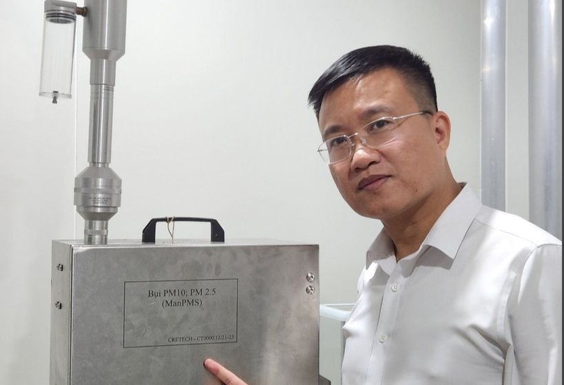 TS Dương Thành Nam và ManPMS - thiết bị thu mẫu khối lượng bụi.