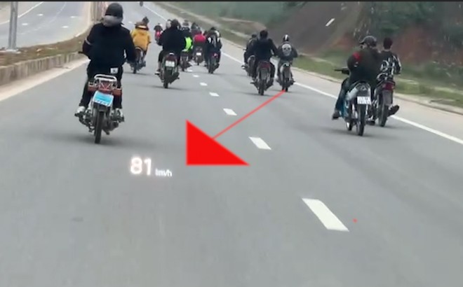 Hình ảnh ghi lại nhóm thanh niên điều khiển xe máy với tốc độ 81km/h. Ảnh: Công an Yên Bái