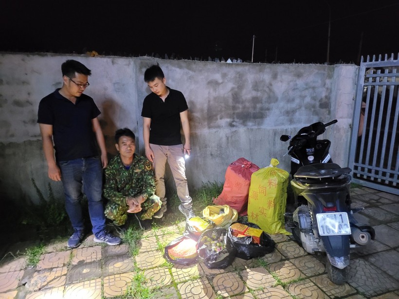 Đối tượng Nguyễn Văn Hà bị cơ quan chức năng phát hiện, bắt giữ cùng tang vật của vụ án.